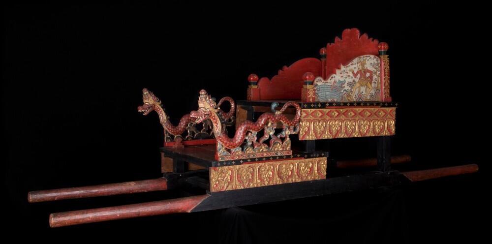 Jempana (draagstoel), van voor 1866, Klungkung of Buleleng, Bali. Museum Prinsenhof Delft.  Fotografie: Tom Haartsen