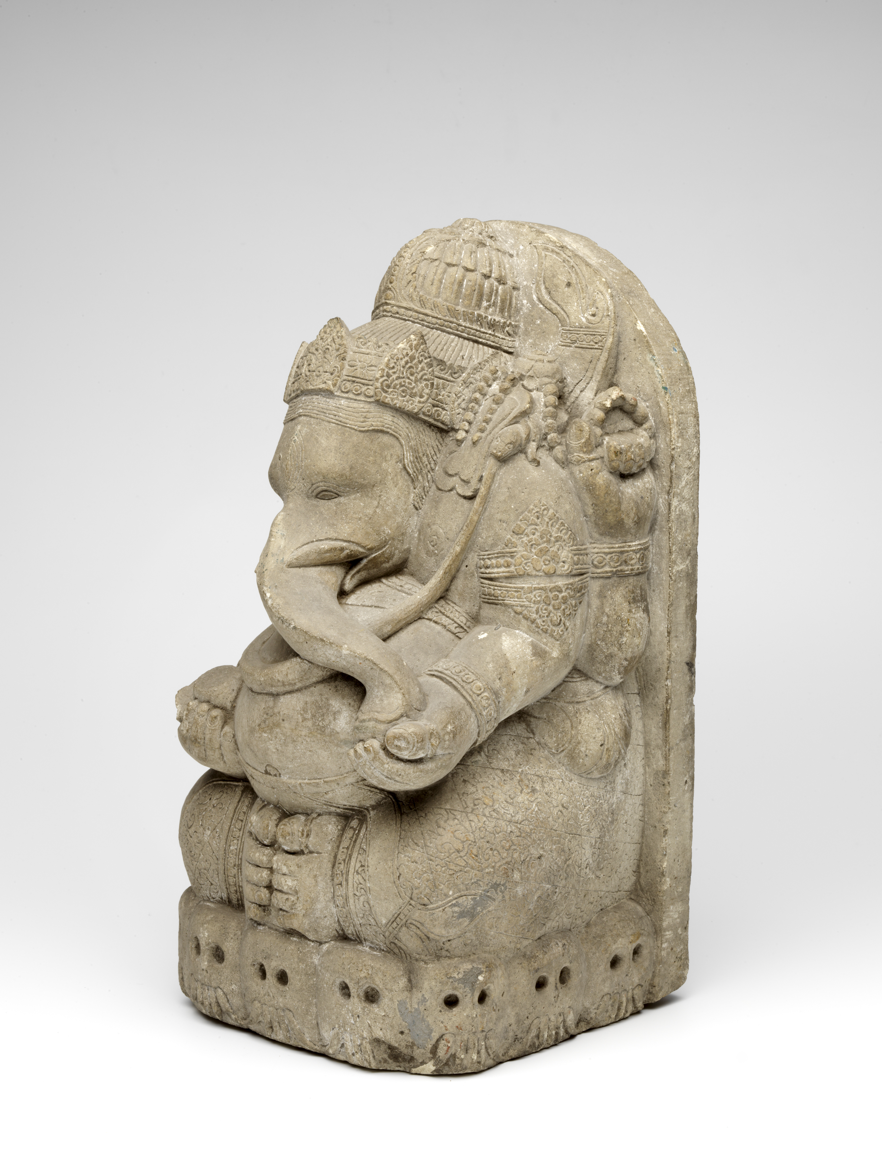 Beeld van Ganesha (kopie van ouder origineel), van voor 1876, Oost-Java. Museum Prinsenhof Delft.  Fotografie: Tom Haartsen