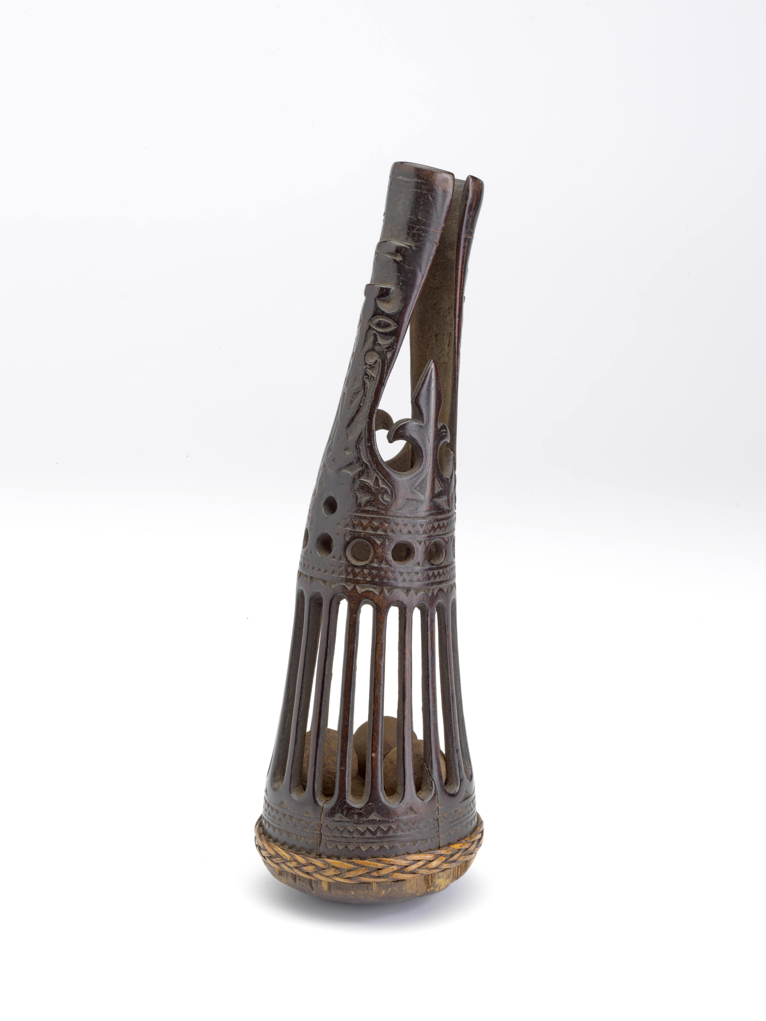 Kogelhouder, van voor 1878, Noord-Sumatra. Museum Prinsenhof Delft.  Fotografie: Tom Haartsen 